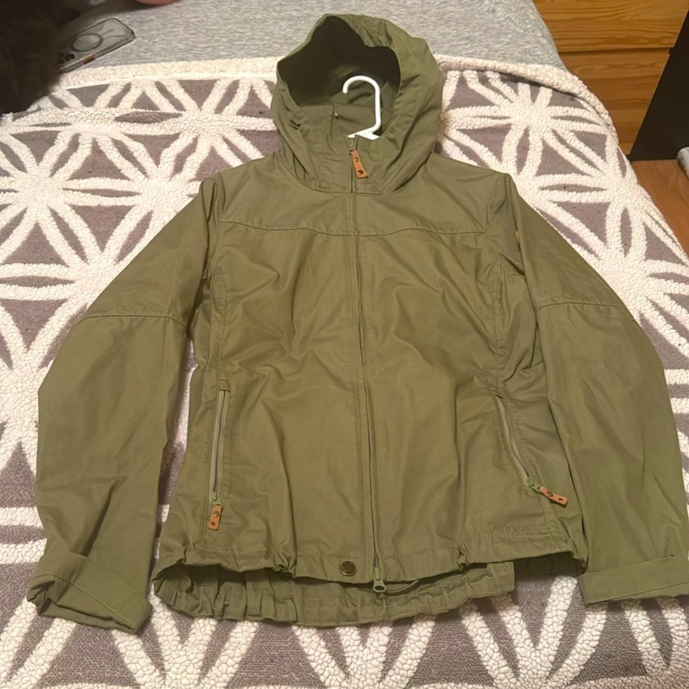 Women’s medium Fjallraven army green jacket